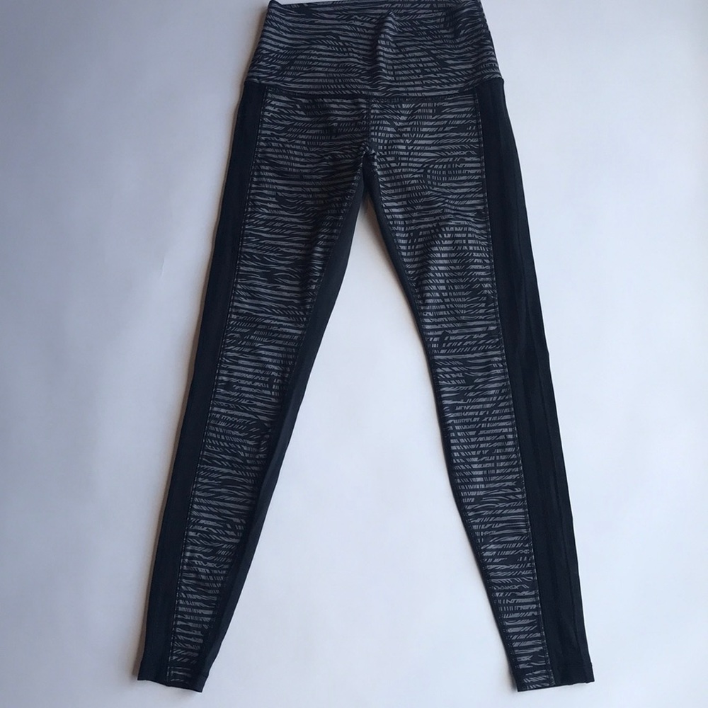EUC Women’s Lululemon mesh legging